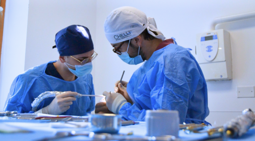 QUANTI MESI CI VOGLIONO PER METTERE I DENTI FISSI?